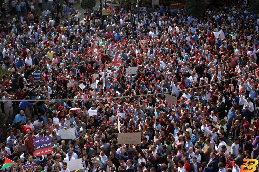 صورة توضيحية-فلسطينيون يتظاهرون وسط رام الله الإحصاء: أكثر من 13 مليون فلسطيني في العالم