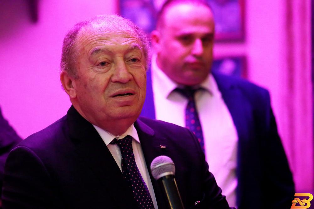 وزير الاقتصاد الوطني خالد العسيلي وزير الاقتصاد يلمح إلى وقف استيراد البضائع الإسرائيلية