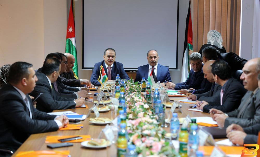 جانب من الاجتماع-تصوير وكالة الأنباء الفلسطينية "وفا" وزير الزراعة يبحث التعاون مع نظيره الأردني