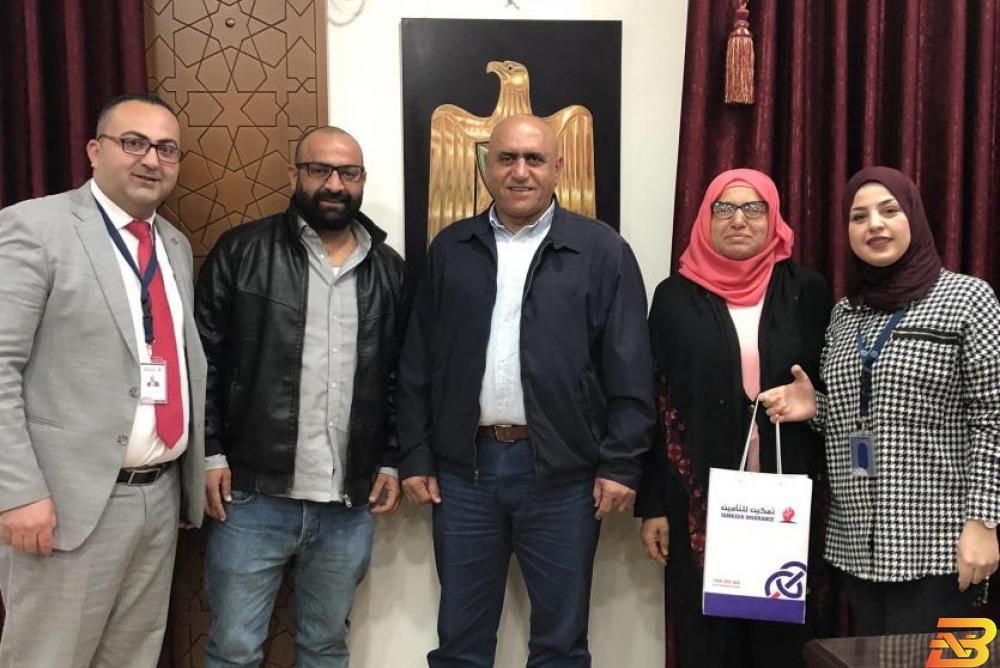 جانب من التكريم ’تمكين للتأمين’ تكرّم رئيسة وحدة العلاقات العامة في محافظة جنين