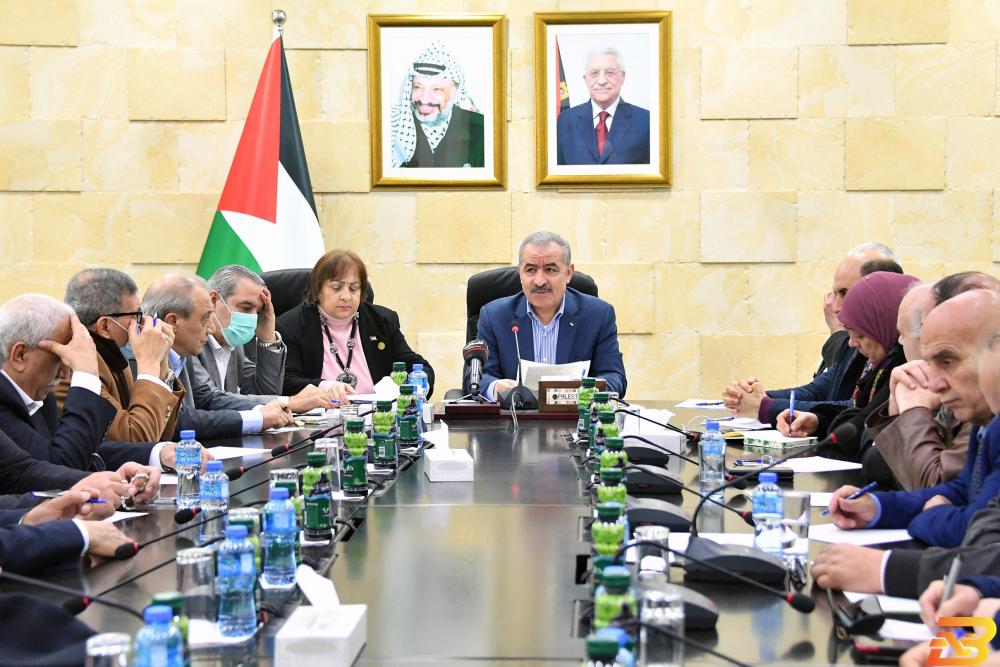 جانب من الاجتماع رئيس الوزراء يعلن رزمة جديدة من الإجراءات الاحترازية