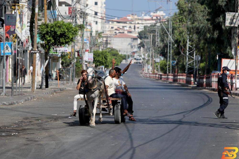 غزة تفرض إجراءات عزل عام في محاولة لاحتواء أول تفش لكورونا