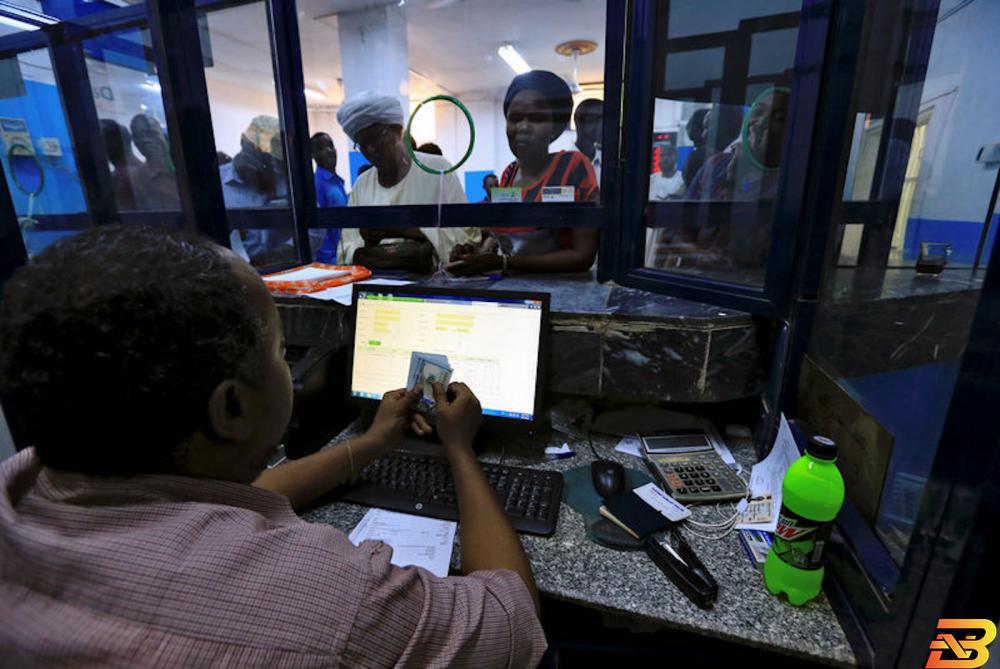 السودان يعلن حالة طوارئ اقتصادية بسبب تراجع العملة