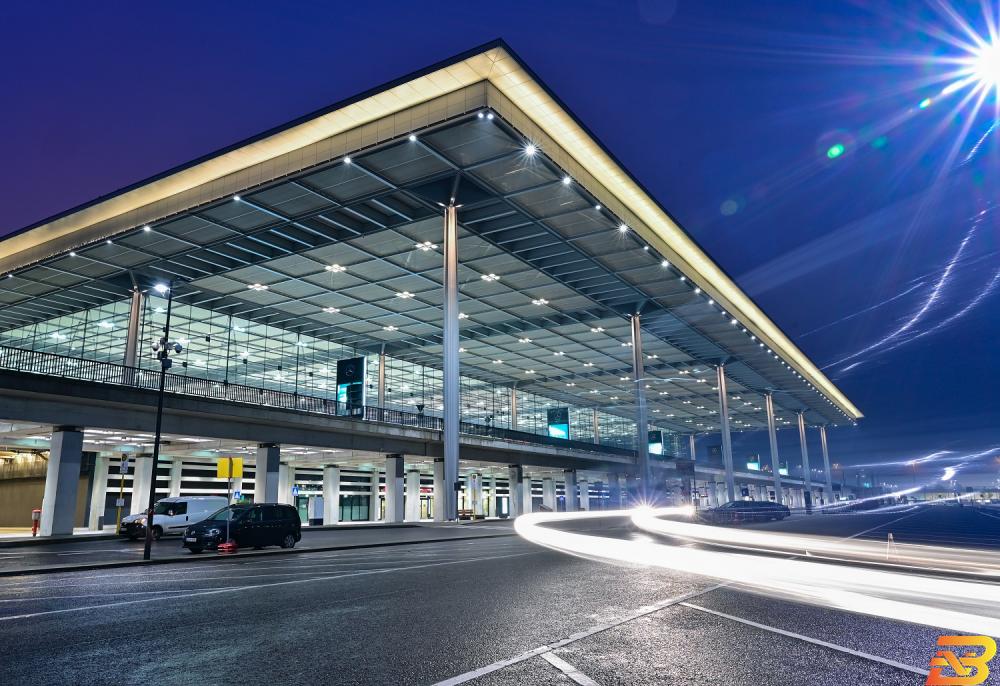 إقلاع أول رحلة رسمية من مطار العاصمة الألمانية الجديد