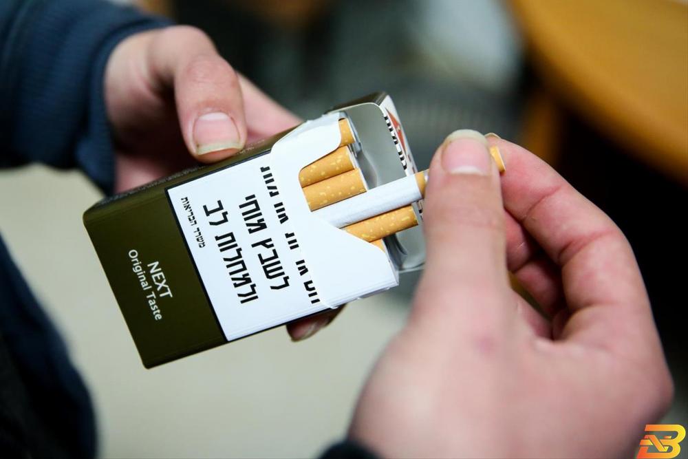 ’التغليف الموحّد’ للسجائر يهدد عائدات الخزينة الفلسطينية 