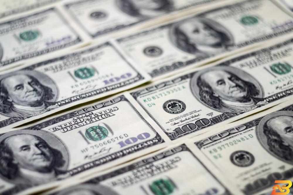 الدولار يواصل الصعود مع استئناف مكاسب عائدات سندات الخزانة